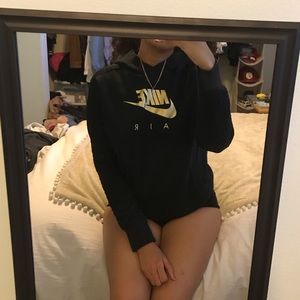 BLACK AND GOLD NIKE SWEATSHIRT